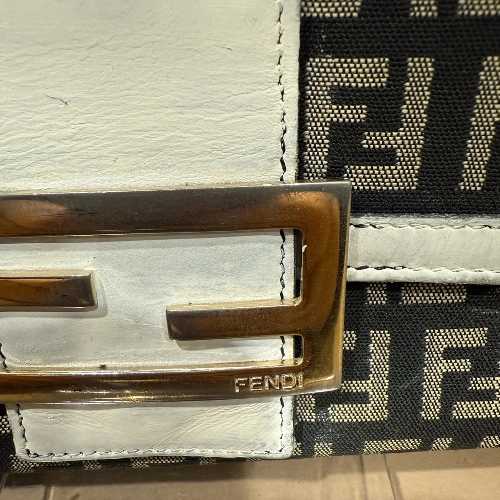 Fendi Monogram Black and White Clutch - Picture 4 of 7